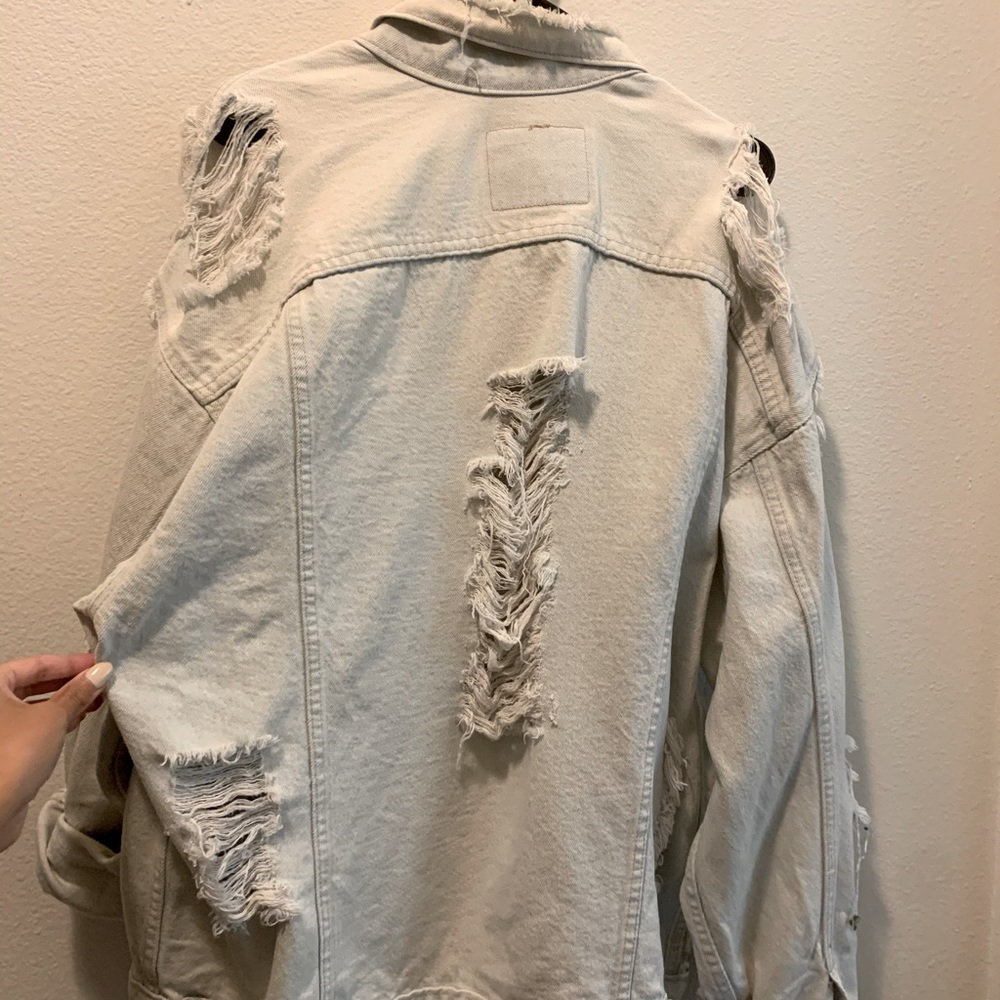 Levi’s Ripped Denim Jacket - Picture 4 of 4